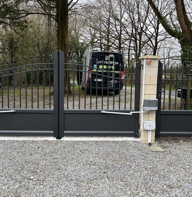 Pose d'un portail et portillon en alu modèle AURIGNY à HERIC 44810